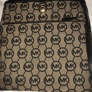 Michael Kors Cross Body Bag